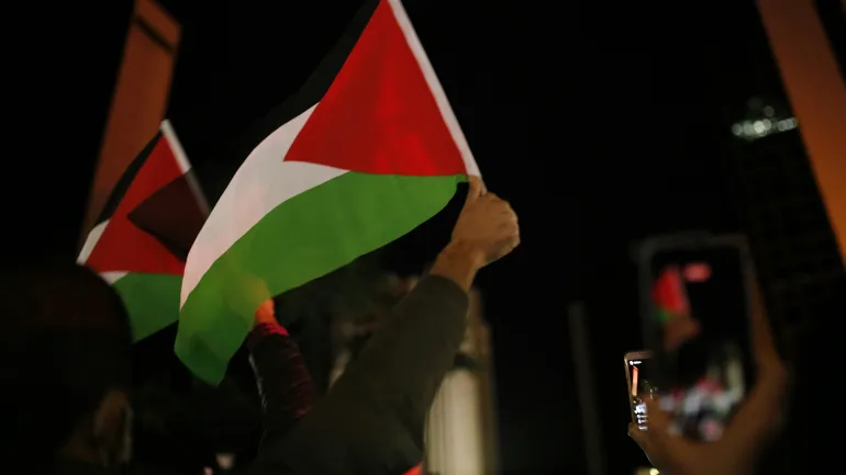 Manifestación con banderas de palestina