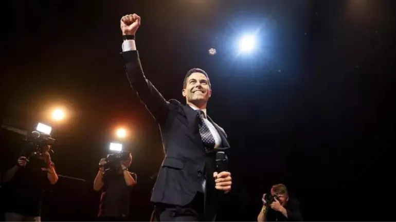 Rob Jetten, líder del partido D66, reacciona a los primeros resultados de las elecciones holandesas el 29 de octubre