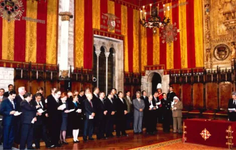 Asistentes a la Cumbre Euromediterránea de 1995 en el acto de bienvenida en el Saló de Cent